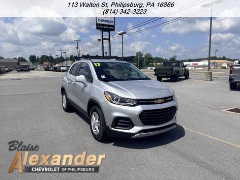Used 2017 Chevrolet Trax LT w/ LT Convenience Package AWD/4WD image 1
