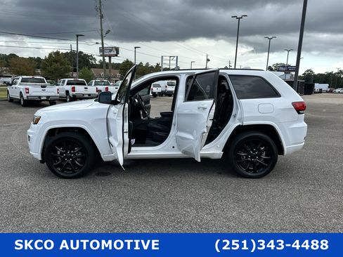 Used 2020 Jeep Grand Cherokee Altitude image 30