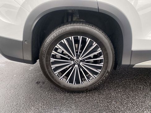 Certified 2025 Volkswagen Tiguan S w/ 18" Wheel Package image 9