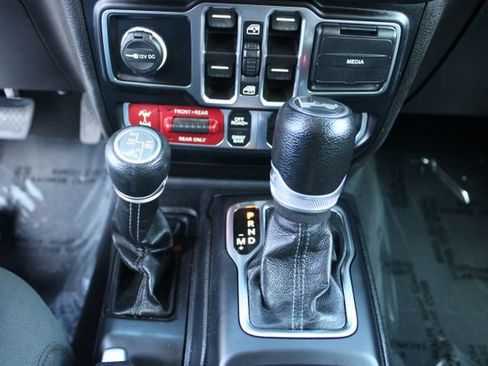 Used 2024 Jeep Wrangler Unlimited Rubicon 4xe AWD/4WD image 18