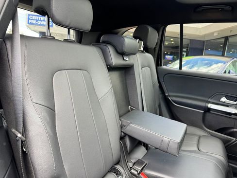 Used 2020 Mercedes-Benz GLB 250 4MATIC w/ Premium Package image 15