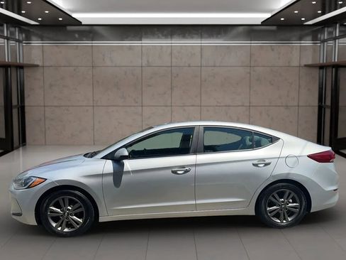 Used 2017 Hyundai Elantra SE w/ SE A/T Tech Package 03 FWD image 3