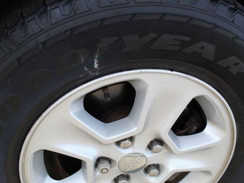 Used 2015 Jeep Grand Cherokee Laredo w/ Quick Order Package 23E image 31