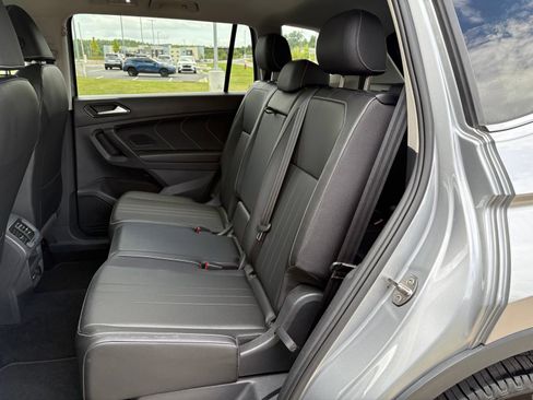Used 2023 Volkswagen Tiguan SE w/ Panoramic Sunroof Package FWD image 32