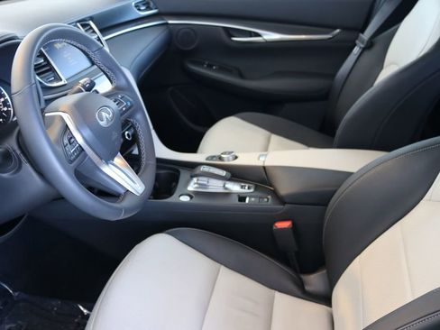 Certified 2025 INFINITI QX55 Luxe w/ Cargo Package image 19