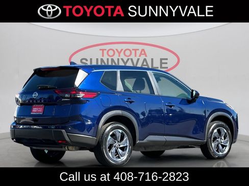 Used 2025 Nissan Rogue SV FWD image 3