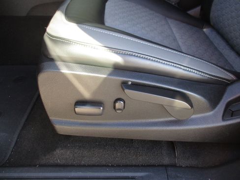 Used 2017 Chevrolet Colorado Z71 image 12