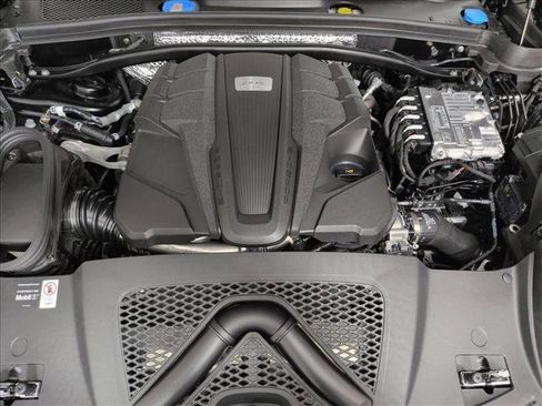 New 2026 Porsche Macan GTS image 17