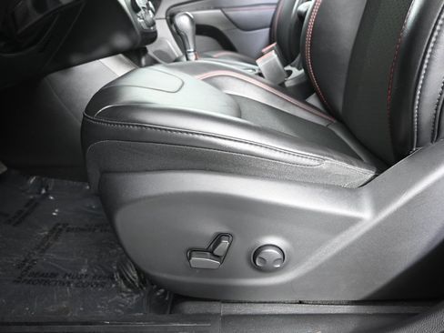 Used 2022 Jeep Cherokee Trailhawk image 21