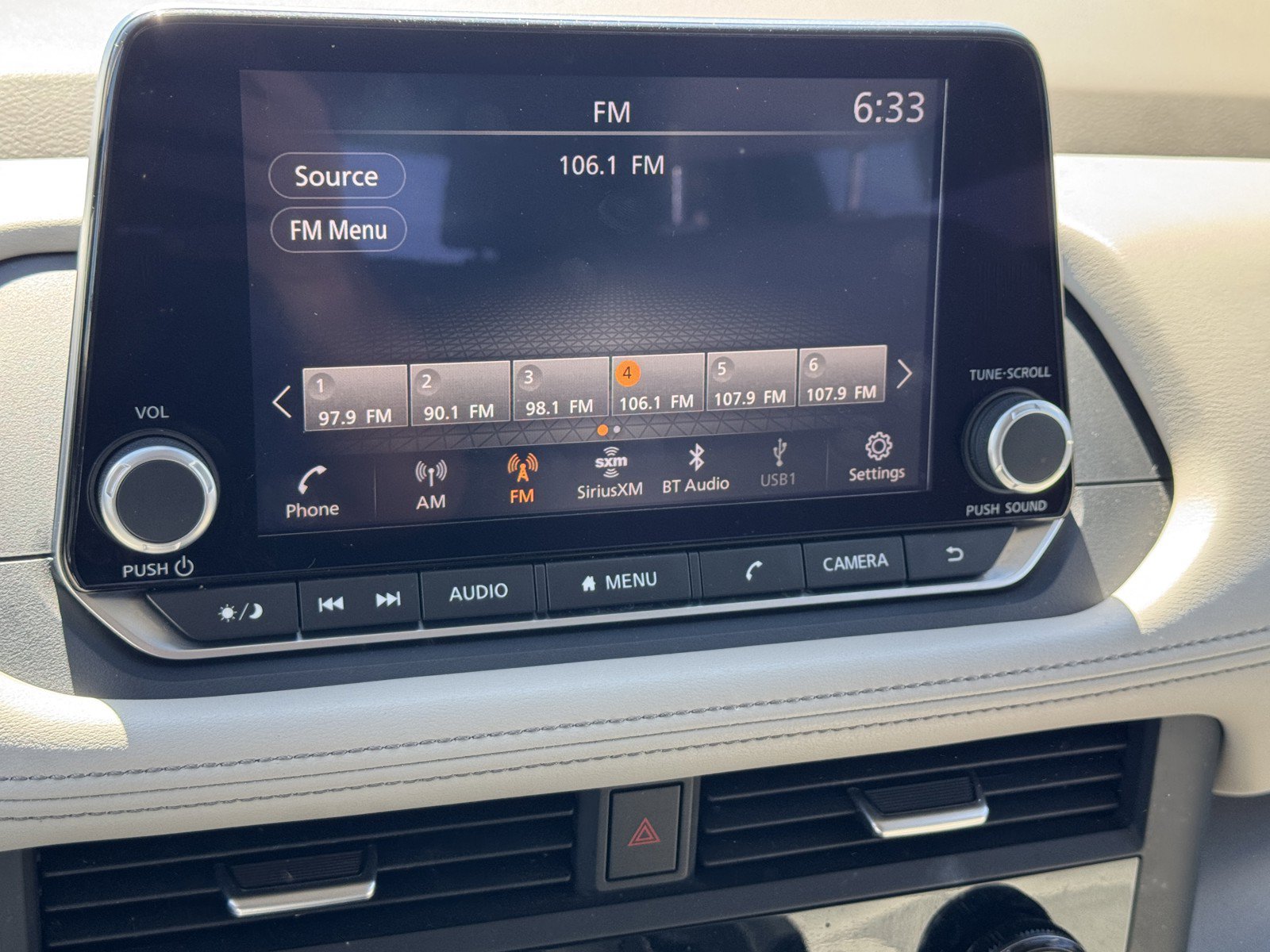 Used 2025 Nissan Rogue SV AWD/4WD image 18