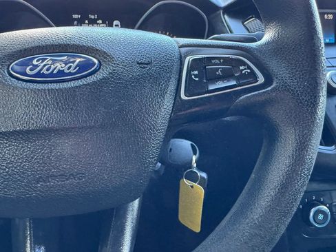 Used 2018 Ford Focus SE FWD image 25