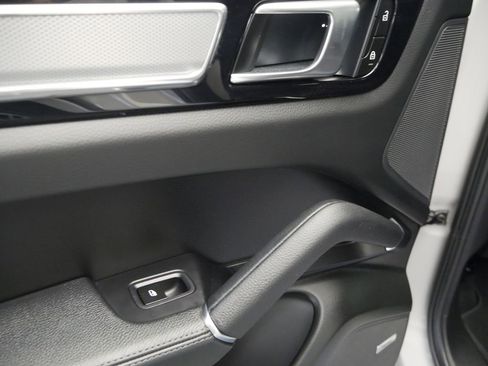 Certified 2023 Porsche Cayenne Platinum Edition AWD/4WD image 19