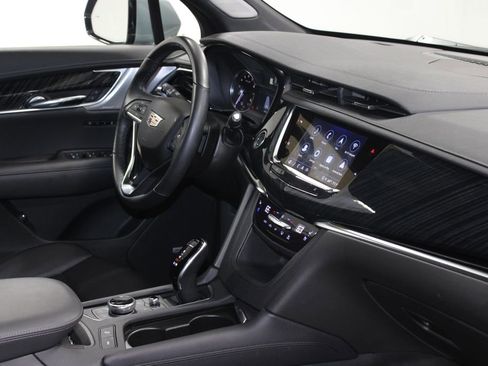 Used 2025 Cadillac XT6 Premium Luxury image 33
