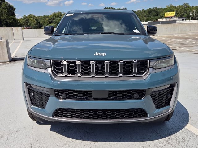 New 2027 Jeep Grand Cherokee Limited RWD image 2