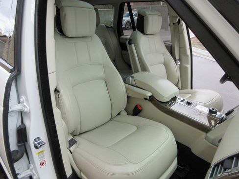 Used 2020 Land Rover Range Rover HSE image 25