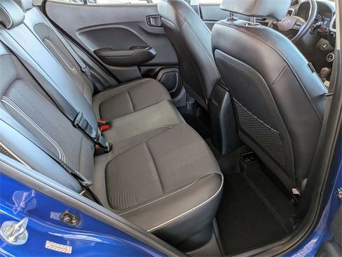 Used 2022 Hyundai Venue Limited image 32