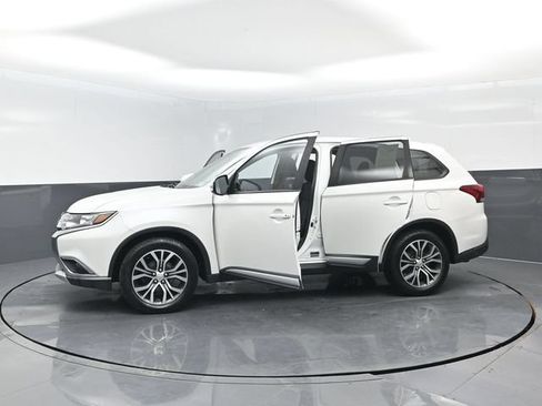 Used 2018 Mitsubishi Outlander SE AWD/4WD image 32