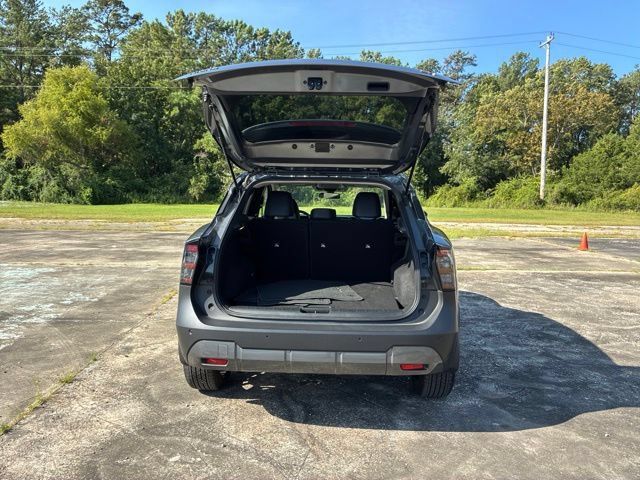 Used 2025 Nissan Kicks SR FWD image 18