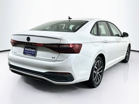 Used 2025 Volkswagen Jetta SE w/ Sunroof Package FWD image 8