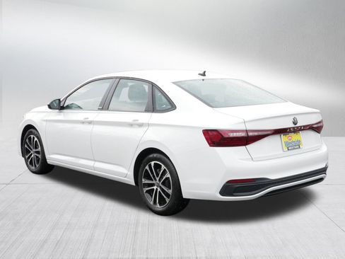 Certified 2025 Volkswagen Jetta Sport image 5
