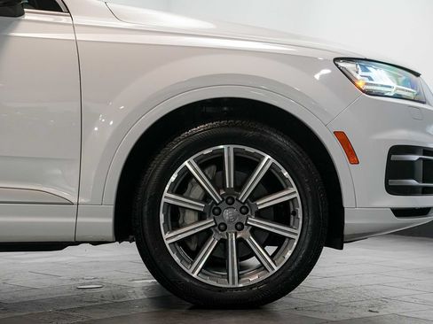Used 2018 Audi Q7 3.0T Premium Plus w/ Premium Plus Package AWD/4WD image 9