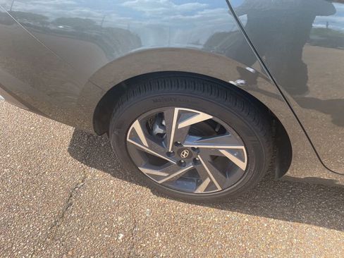 Used 2025 Hyundai Elantra Sport w/ Cargo Package image 11