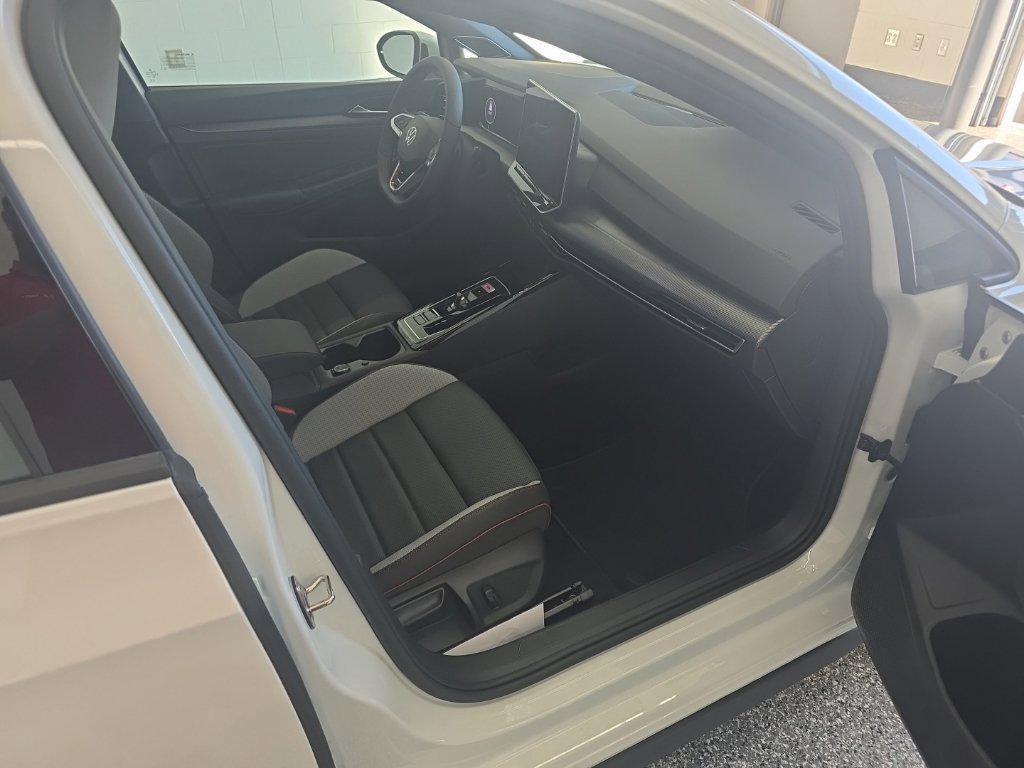 New 2026 Volkswagen GTI SE FWD image 11