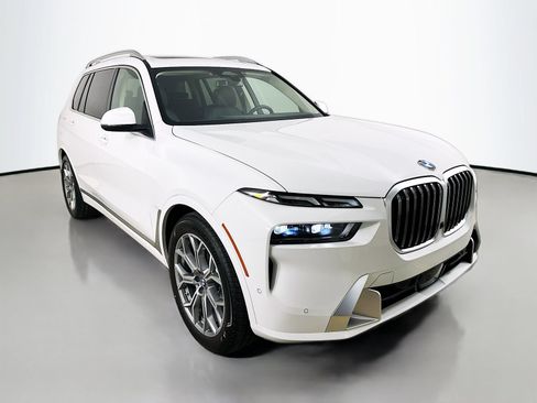 New 2027 BMW X7 xDrive40i w/ Premium Package AWD/4WD image 3