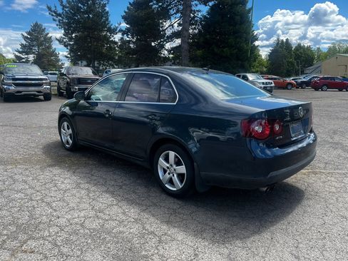 Used 2009 Volkswagen Jetta SE FWD image 5