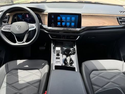 Used 2025 Volkswagen Atlas SE FWD image 24