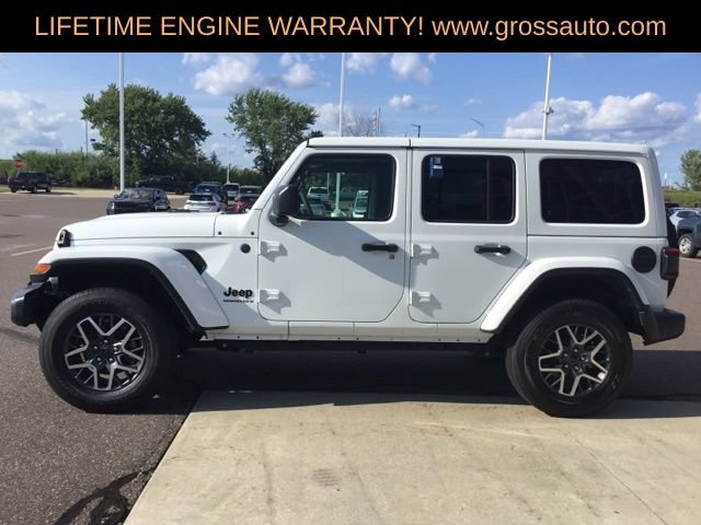 Used 2026 Jeep Wrangler Unlimited Sahara AWD/4WD image 5