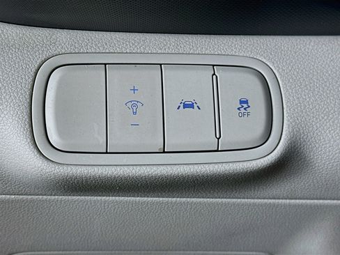 Used 2021 Hyundai Venue FWD image 17
