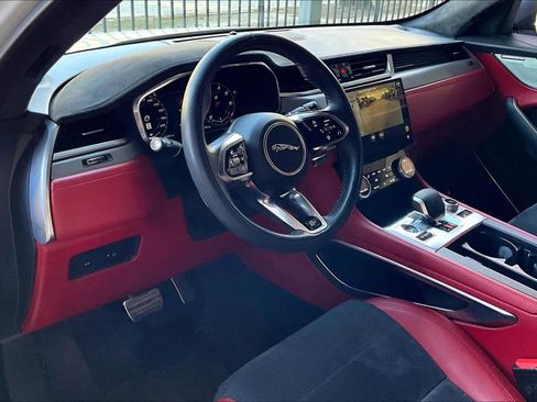 Used 2023 Jaguar F-PACE SVR image 18