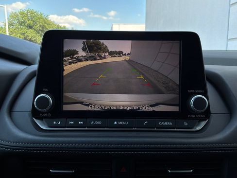 Used 2025 Nissan Rogue SV FWD image 31