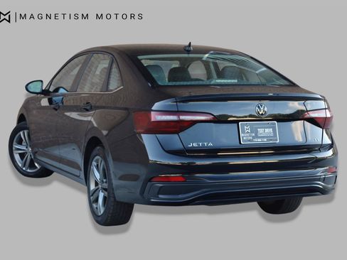 Used 2024 Volkswagen Jetta SE FWD image 8