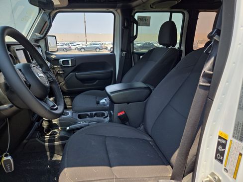 Used 2023 Jeep Wrangler Unlimited AWD/4WD image 10