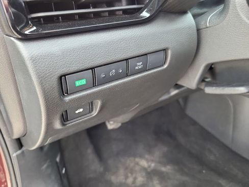 Used 2025 Nissan Sentra SV FWD image 14