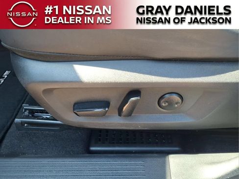 Used 2021 Nissan Rogue Platinum FWD image 13