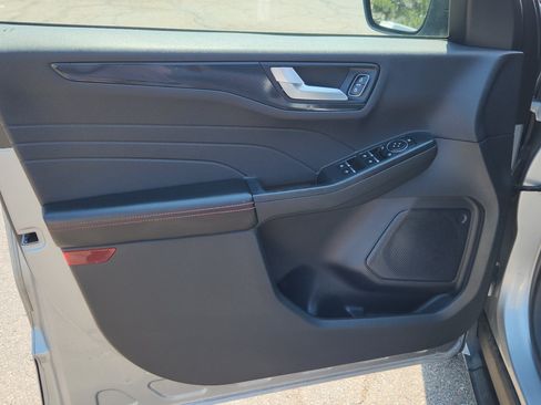 Certified 2024 Ford Escape ST-Line AWD/4WD image 17
