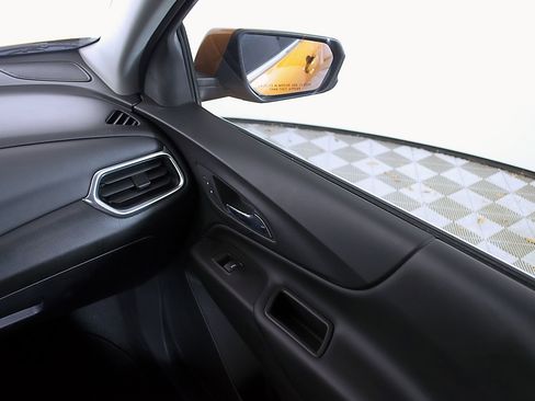 Used 2018 Chevrolet Equinox LT FWD image 24