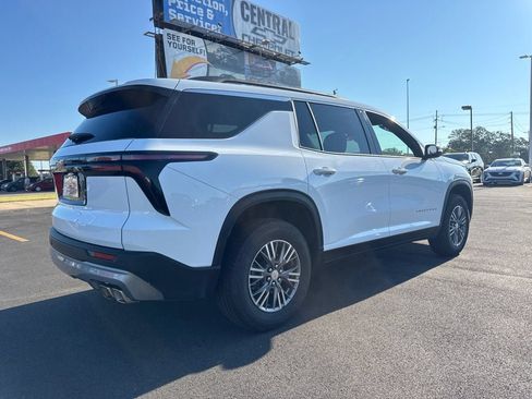 Used 2026 Chevrolet Traverse LT FWD image 6