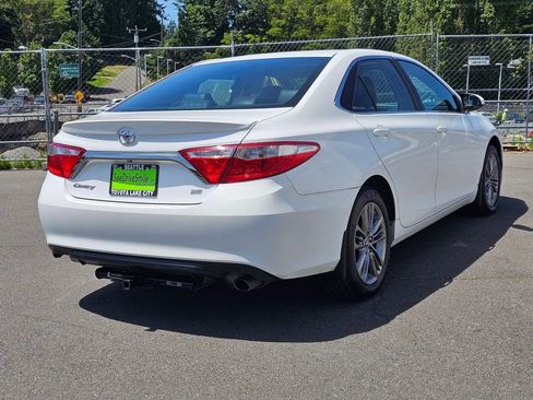 Used 2015 Toyota Camry SE w/ Moonroof Package FWD image 7