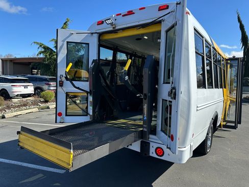 Used 2014 Chevrolet Express 3500 image 33