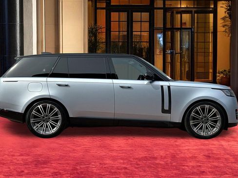 Used 2025 Land Rover Range Rover Long Wheelbase Autobiography AWD/4WD image 7