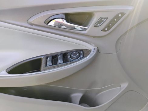 Used 2017 Chevrolet Malibu Premier FWD image 21