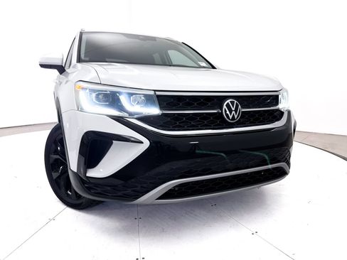 Used 2022 Volkswagen Taos SEL w/ Panoramic Sunroof Package FWD image 6