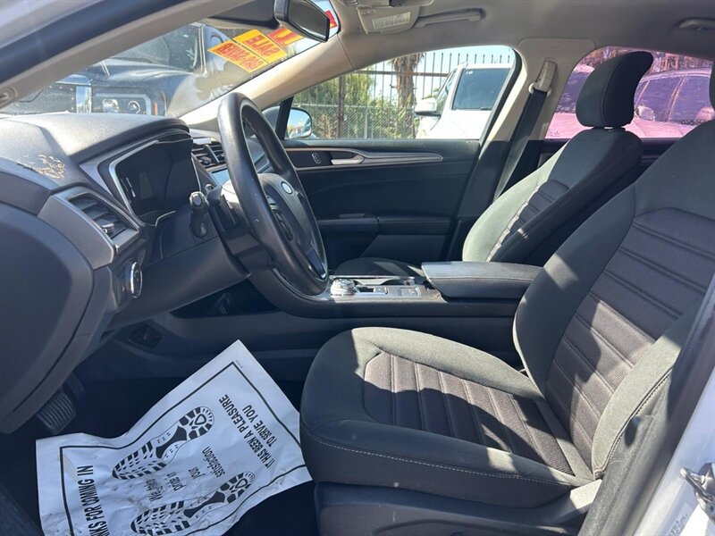 Used 2019 Ford Fusion SE FWD image 19