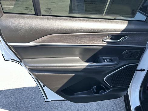 Used 2023 Jeep Grand Cherokee L Limited w/ Black Appearance Package image 23