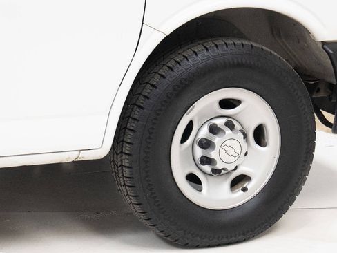 Used 2016 Chevrolet Express 2500 RWD image 61