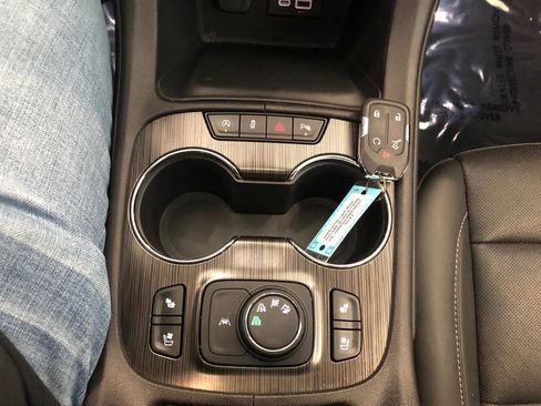 Used 2023 GMC Acadia SLT w/ Technology Package image 25